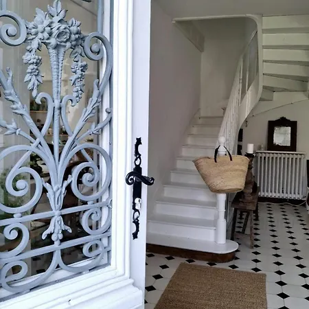 La Maison Ananda לינה וארוחת בוקר