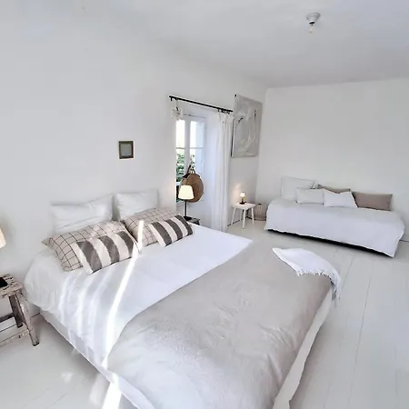 לינה וארוחת בוקר La Maison Ananda Aigre