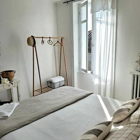 ベッド・アンド・ブレックファスト La Maison Ananda Aigre